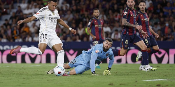 谁能先夺金球？双骄时代开启，姆巴佩优势太明显，哈兰德梦难圆