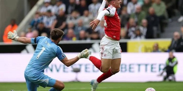 阿森纳赢了比赛却抱怨判罚？裁判专家解读：真正吃亏的是纽卡斯尔