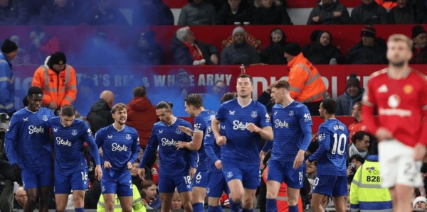 0-1爆冷！2-2绝平！疯狂一夜，曼联倒下，萨索洛险平，吉达联合爆冷